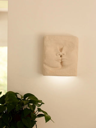 Le Baiser Wall Lamp